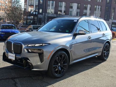 Used 2025 BMW X7 xDrive40i w/ M Sport Package image 4