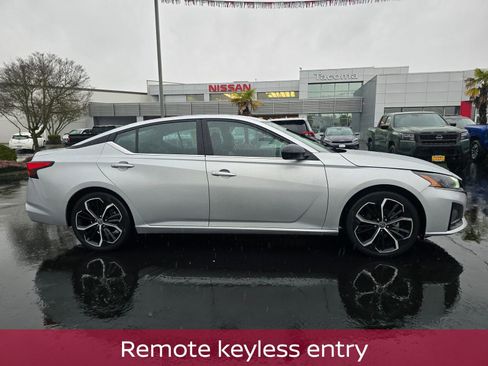Used 2024 Nissan Altima 2.5 SR FWD image 7