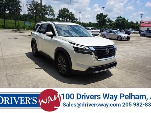 Used 2024 Nissan Pathfinder SL w/ SL Premium Package FWD image 1