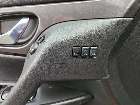 Used 2019 Nissan Rogue SV w/ Sun & Sound Touring Package image 26