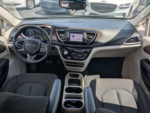 Used 2023 Chrysler Voyager LX FWD image 16