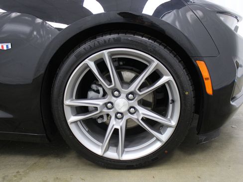 Used 2021 Chevrolet Camaro LT w/ RS Package image 4