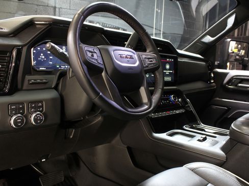 Used 2024 GMC Sierra 2500 AT4X image 39