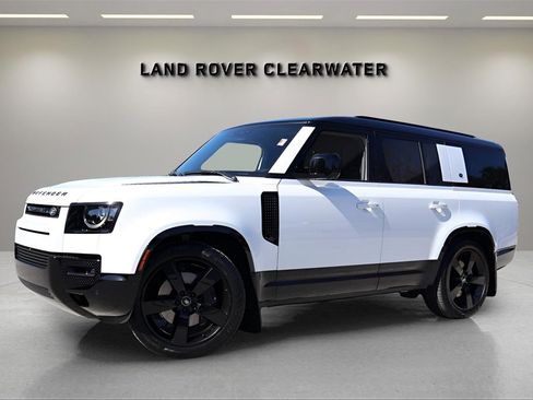 Used 2024 Land Rover Defender 130 X-Dynamic SE image 1