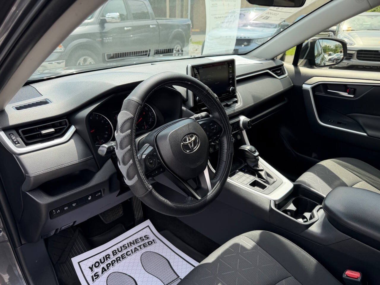 Used 2020 Toyota RAV4 XLE w/ Convenience Package AWD/4WD image 10