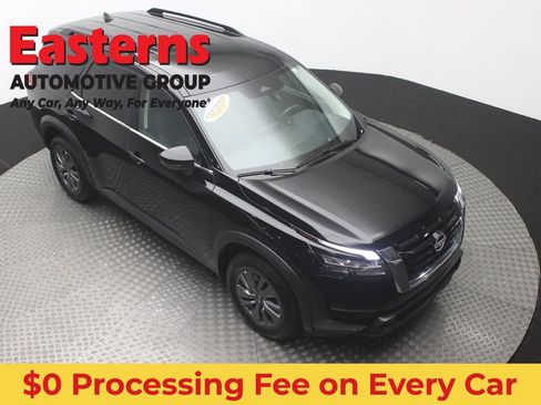 Used 2025 Nissan Pathfinder SV FWD image 3