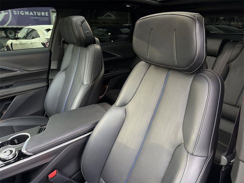 Certified 2024 Cadillac Lyriq Luxury image 22
