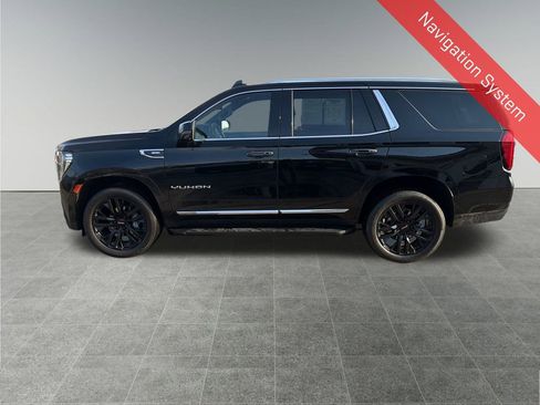 Used 2023 GMC Yukon SLT w/ SLT Luxury Package image 3