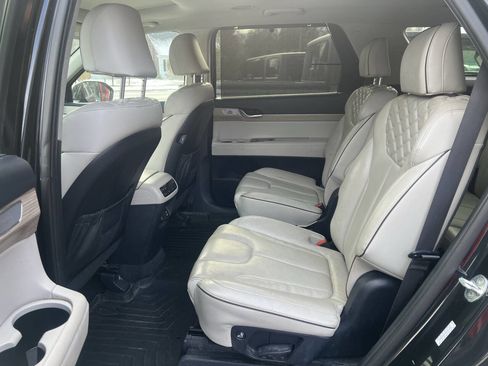 Used 2022 Hyundai Palisade Limited image 16