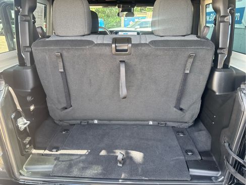 Used 2025 Jeep Wrangler Sport AWD/4WD image 33