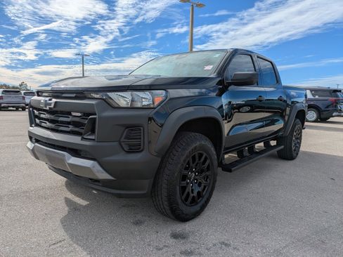 Used 2023 Chevrolet Colorado Trail Boss w/ Advanced Trailering Package image 9