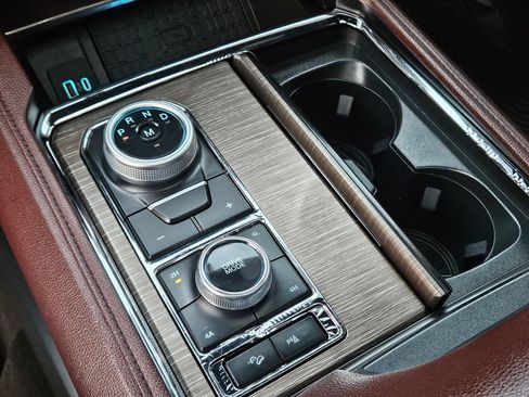 Used 2023 Ford Expedition Limited image 31