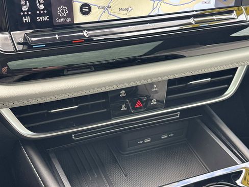 Used 2025 Volkswagen Atlas Cross Sport SEL Premium R-Line image 31