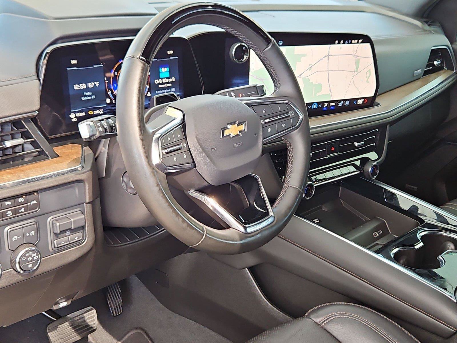 Used 2025 Chevrolet Suburban High Country AWD/4WD image 10