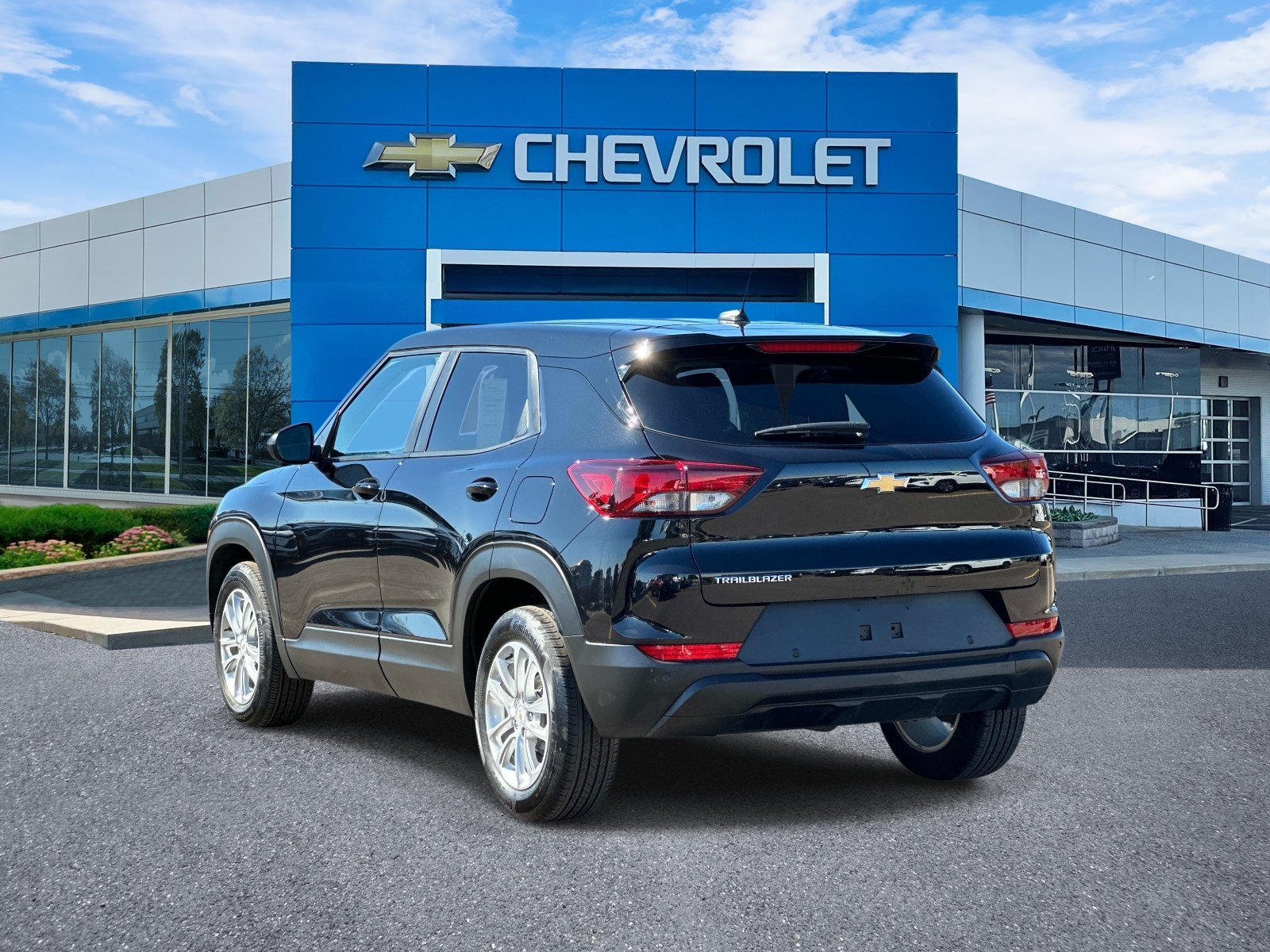 Certified 2024 Chevrolet TrailBlazer LS w/ LS Convenience Package FWD image 4
