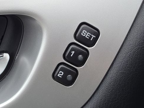 Used 2018 Nissan Pathfinder SL w/ Midnight Edition Package FWD image 14