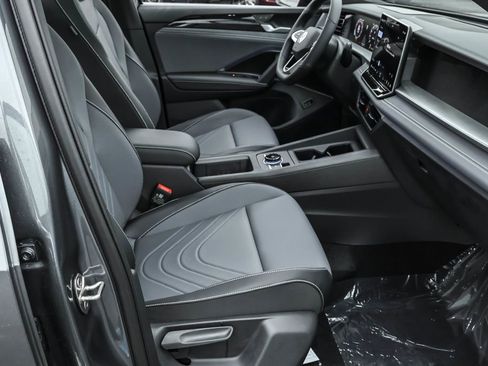 New 2025 Volkswagen Tiguan SE R-Line image 42