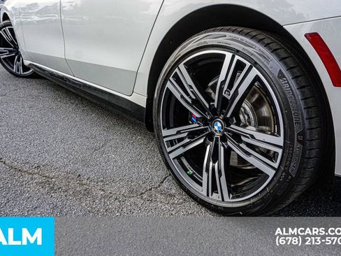 Used 2025 BMW i7 eDrive50 w/ M Sport Package image 17