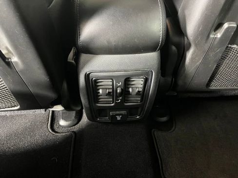 Used 2019 Jeep Grand Cherokee Altitude AWD/4WD image 40