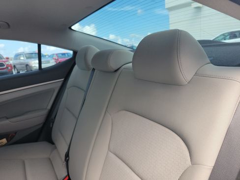 Used 2017 Hyundai Elantra SE FWD image 12