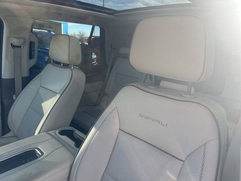 Used 2021 GMC Yukon Denali w/ Denali Premium Package image 15