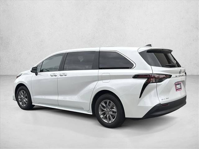 Used 2025 Toyota Sienna XLE AWD/4WD image 7