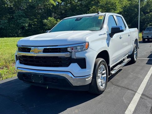 Used 2022 Chevrolet Silverado 1500 LT AWD/4WD image 2