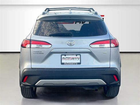 Used 2024 Toyota Corolla Cross LE image 6