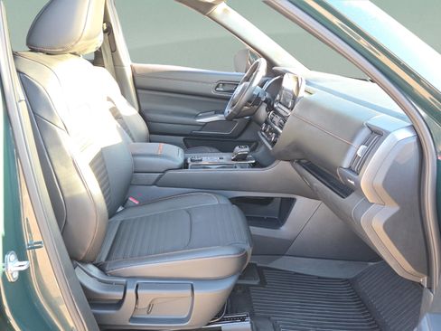 Used 2025 Nissan Pathfinder Rock Creek image 19