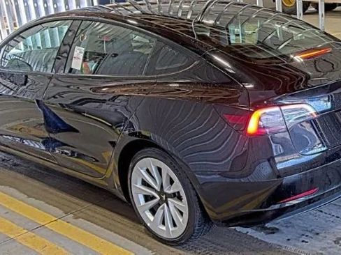 Used 2022 Tesla Model 3 Long Range AWD/4WD image 3