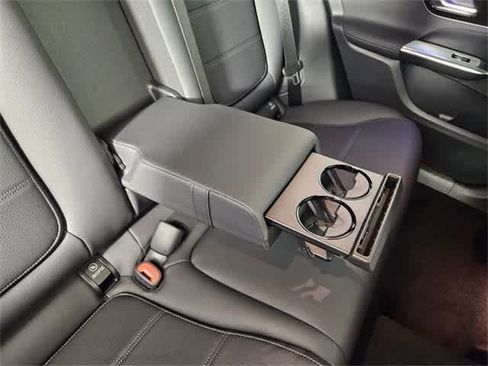 Used 2025 Mercedes-Benz GLC 300 4MATIC image 99