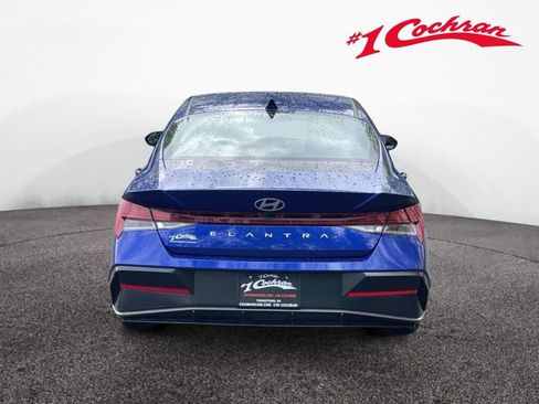 Used 2025 Hyundai Elantra SEL FWD image 8