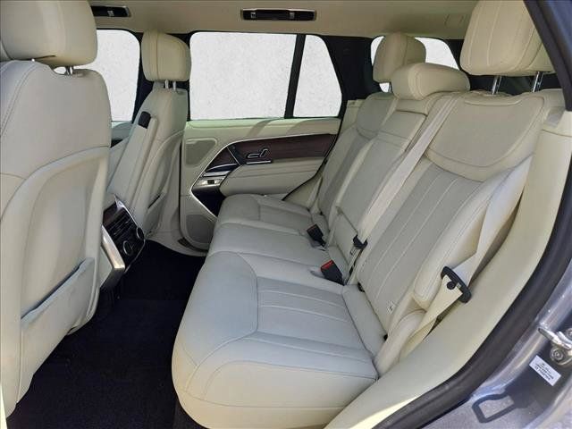 Used 2025 Land Rover Range Rover SE AWD/4WD image 13