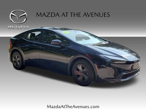 Used 2024 Toyota Prius LE FWD image 3