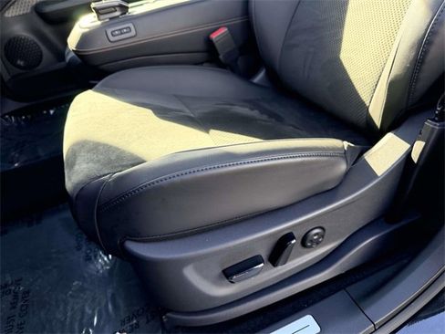 Used 2023 Nissan Ariya AWD image 17