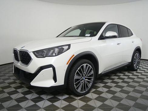 New 2026 BMW X2 xDrive28i w/ Technology Package AWD/4WD image 7