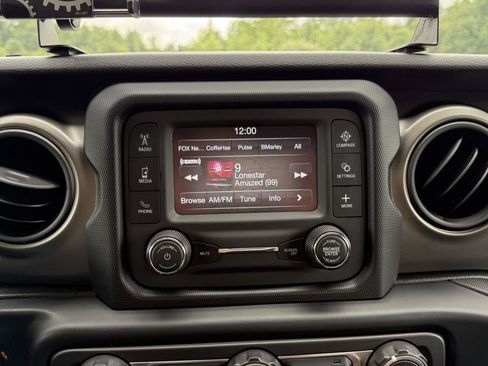 Used 2019 Jeep Wrangler Sport AWD/4WD image 12