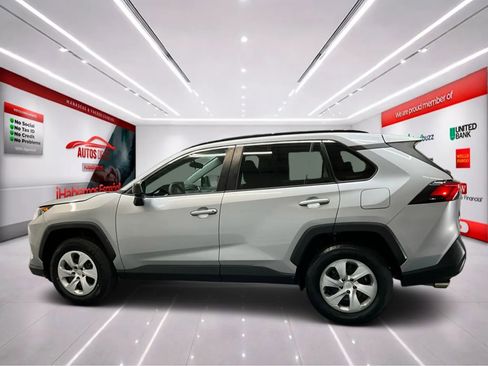 Used 2019 Toyota RAV4 LE FWD image 5