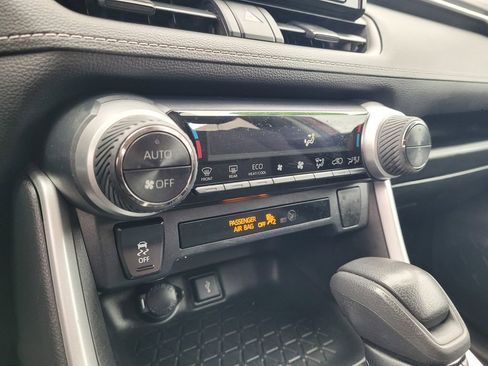 Used 2020 Toyota RAV4 XLE w/ Convenience Package image 18