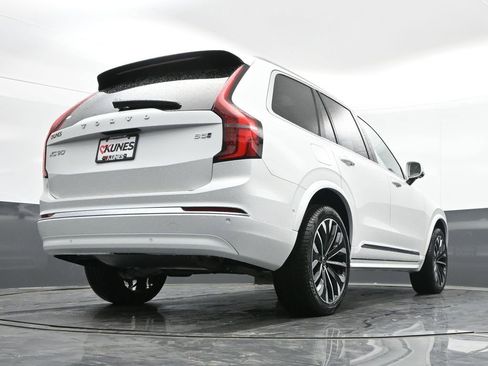 New 2025 Volvo XC90 B5 Plus w/ Protection Package Premier image 41