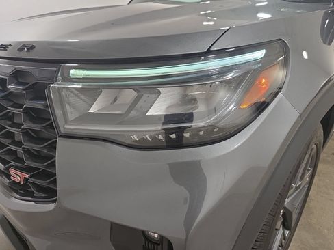 Used 2025 Ford Explorer ST AWD/4WD image 27