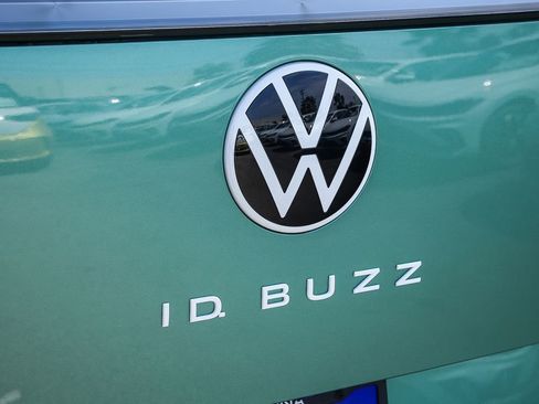 New 2025 Volkswagen ID. Buzz 1st Edition image 8