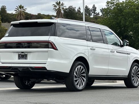 New 2026 Lincoln Navigator L Black Label AWD/4WD image 3