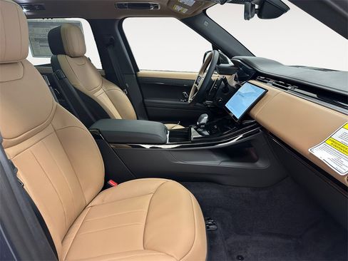 New 2025 Land Rover Range Rover Sport Dynamic SE image 13