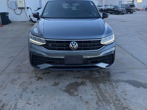 Certified 2024 Volkswagen Tiguan SE R-Line image 2