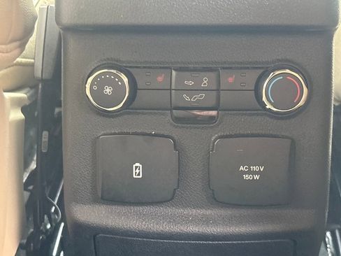 Used 2017 Ford Explorer Limited image 29