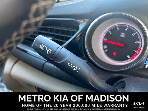 Used 2018 Buick Regal Preferred w/ Sights and Sounds Package image 19