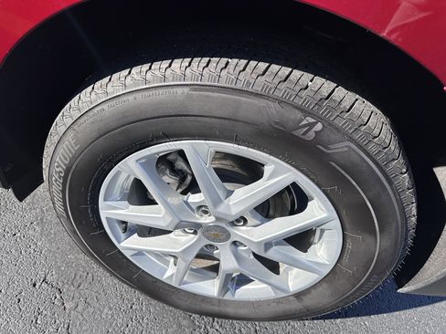 Used 2024 Chevrolet Equinox LT image 9