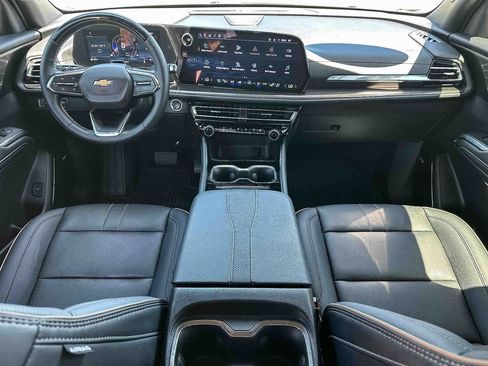 Used 2025 Chevrolet Traverse High Country FWD image 11