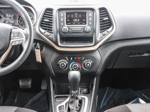 Used 2018 Jeep Cherokee Latitude image 13